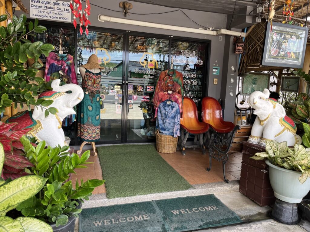 お土産ショップ「CHAYOT PHUKET」の外観